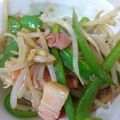 さっちゃん３２'s cooksnap of when they made 簡単一品☆ピーマンもやしベーコン炒め.
