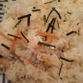 みゆたけ♪'s cooksnap of when they made お茶漬けのもとと残った塩鮭で炒飯 .*✿.