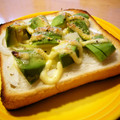 runa10's cooksnap of when they made アボカドと玉ねぎの粉チーズマヨトースト.