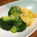 かよばぁ's cooksnap of when they made ５分で簡単！ブロッコリーと卵の炒め蒸し.