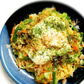 賢くんママ's cooksnap of when they made 目玉焼きと野菜たっぷり塩焼きそば.