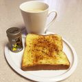 hash五阡円屋絽地's cooksnap of when they made 【究極ズボラ飯】マヨ七味トースト.