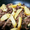 nachichoco's cooksnap of when they made 簡単おかずに牛肉とじゃが芋の 甘辛炒め！.