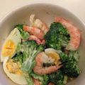 ☆yurinko☆'s cooksnap of when they made 蒸しエビとブロッコリーと茹で卵のサラダ.