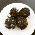 スタイリッシュママ's cooksnap of when they made もち米でゴマだんご風.
