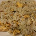 みゆたけ♪'s cooksnap of when they made お茶漬けのもとと残った塩鮭で炒飯 .*✿.