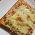 まいねーむ's cooksnap of when they made 余った千切りキャベツトースト.