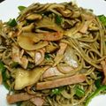 ★★mococo★★'s cooksnap of when they made 蕎麦の麺焼きそばにリメイク‼.