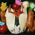 eiyoushi's cooksnap of when they made キャラ弁☆仮面ライダーキバおにぎり！.