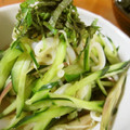 低カロ探検隊's cooksnap of when they made さっと茹でたイカそうめんと胡瓜の和えもの.
