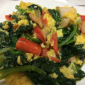 ☆さとーさん☆'s cooksnap of when they made ほうれん草とカニカマ・卵の炒め物.