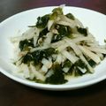 えびろー's cooksnap of when they made 大根とワカメの和風シーチキンサラダ.