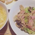 やまねやねん's cooksnap of when they made キノコとレタスのガーリックバター炒め.