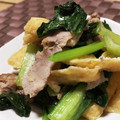 やきいもぐおー's cooksnap of when they made お揚げが美味！小松菜と豚肉の炒めもの.