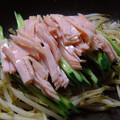生誕１９７３年独身男's cooksnap of when they made 【簡単！】もやしとハムのごまれしょサラダ.