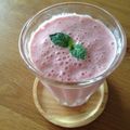 youcay's cooksnap of when they made ＊春のおやつ＊いちごとばななのスムージー.