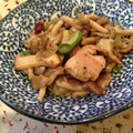 ゆきんぐりる's cooksnap of when they made 簡単♡鶏肉とキノコのナンプラー炒め♪.