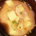 たなかno's cooksnap of when they made 新じゃが、新玉ねぎの塩糀お味噌汁*.