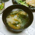 快くん's cooksnap of when they made 我が家では定番☆わかめと玉葱の味噌汁.