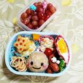 樹莉まま's cooksnap of when they made ラップ付きおにぎり☆りんごちゃんキャラ弁.