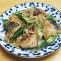 chirochan☆'s cooksnap of when they made 【簡単】ブリとキノコ炒め.