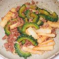 ガッキーパパ's cooksnap of when they made ゴーヤと長いものオイスターソース炒め.