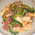 ガッキーパパ's cooksnap of when they made ゴーヤと長いものオイスターソース炒め.