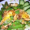 siomamakam's cooksnap of when they made 卵とキヌサヤのアジアン炒め.