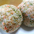 ツッキ's cooksnap of when they made 簡単！シャケと青のりのおにぎり！.