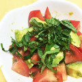mocomoco♪'s cooksnap of when they made アボカドとトマトのわさび醤油和え.