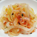 RIKOTORA's cooksnap of when they made 新玉ねぎとふりかけの和え物★.