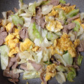 まーちゃんのママ's cooksnap of when they made 簡単！豚とキャベツとふんわり卵の炒め物.