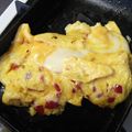 あらいやだ's cooksnap of when they made パプリカのふわふわチーズオムレツ 卵消費.