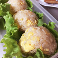 おすえさん's cooksnap of when they made 余ったうなぎのタレと炒り卵のおにぎり.