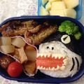 たかこ♬'s cooksnap of when they made 水族館遠足＊簡単サメおにぎりのキャラ弁！.