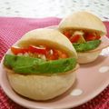 赤い電話's cooksnap of when they made アボカド＆トマト＆ハムのロールパンサンド.