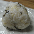 やっぷくん's cooksnap of when they made コクうま☆シソ昆布と揚げ玉のおにぎり♪.