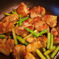 ＊りょうな＊'s cooksnap of when they made 簡単♡鶏肉とアスパラの焼肉たれ炒め.
