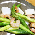micchily's cooksnap of when they made シーフードとアスパラの塩炒め.