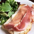 ochoa's cooksnap of when they made スペイン:生ハムとチーズのサンドイッチ.