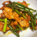 ＊・ヒロ・＊'s cooksnap of when they made 簡単なニンニクの芽と豚肉の醤油炒め.