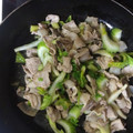 Kaoruby's cooksnap of when they made やみつき♪丼にも♪セロリと豚肉の金平風.