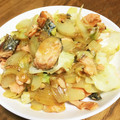 DOK1N's cooksnap of when they made 鮭とキャベツのマヨ炒め.