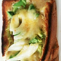 ななみはママ's cooksnap of when they made アボカドと玉ねぎの粉チーズマヨトースト.