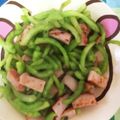しろくろうさ's cooksnap of when they made シンプル美味♪ヘビ瓜のベーコン炒め.