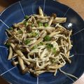 chi−ちゃん's cooksnap of when they made 簡単☆しめじのニンニク炒め.