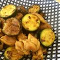 ともちん927's cooksnap of when they made 鶏肉とズッキーニのカレー醤油炒め.
