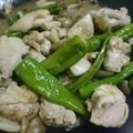料理作造's cooksnap of when they made チキン＋シメジ＋しし唐のホットオイル炒め.