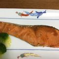 クックVI4VLM☆'s cooksnap of when they made つけて焼くだけ！鮭のつけ焼き.