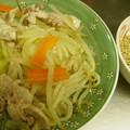 由芽15's cooksnap of when they made 節約！！もやしと豚の酒蒸し！！.